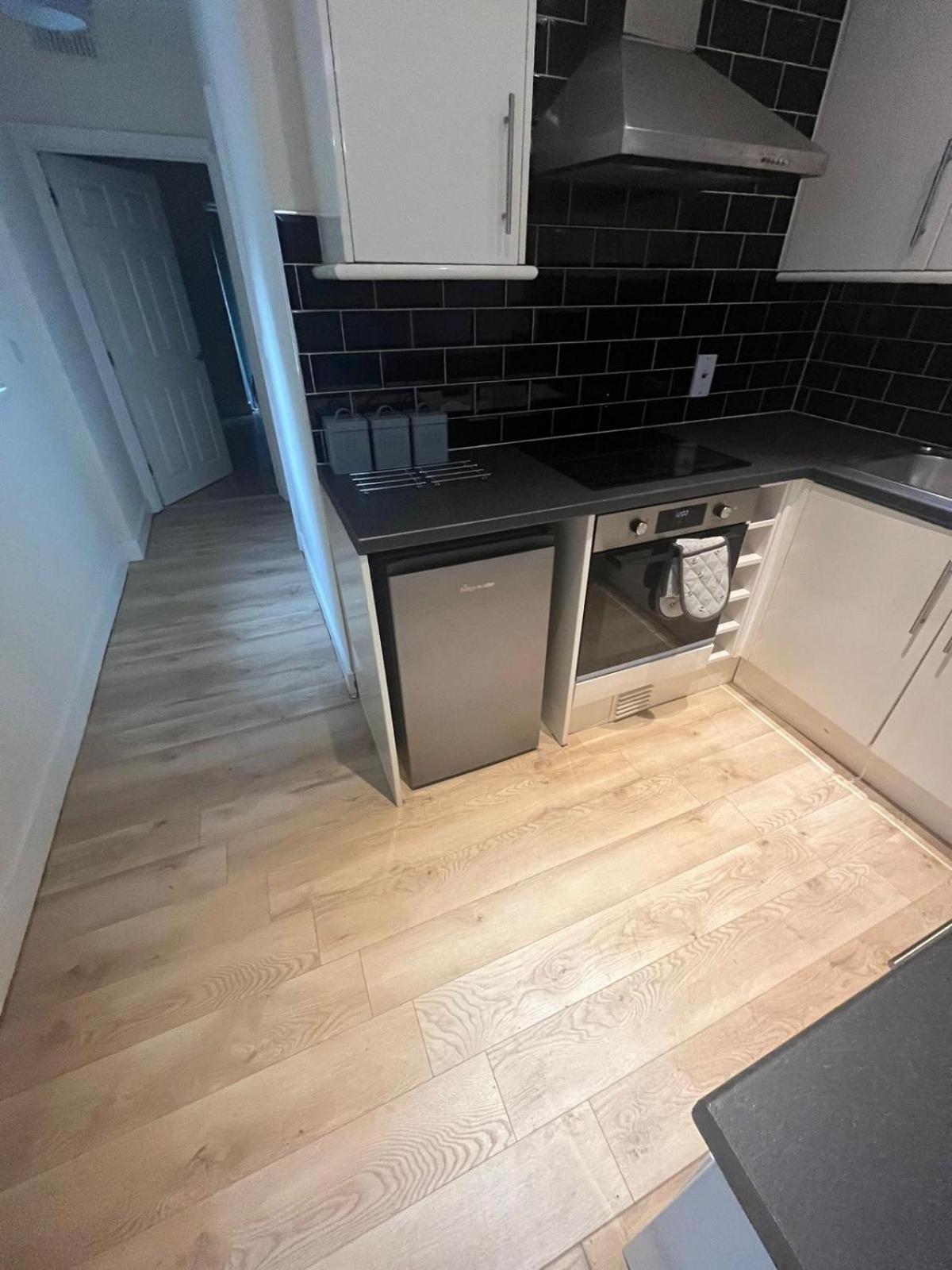 1 Bedroom Flat With Parking * Leicester